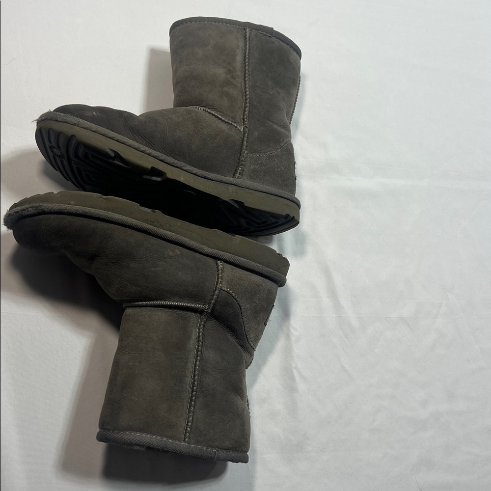 Grey uggs size 3 - Picture 5 of 8